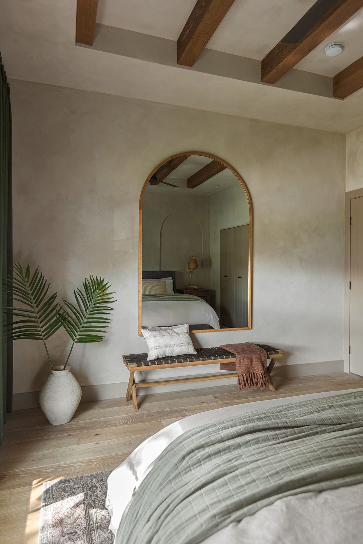 Modern Mediterranean Bedroom Reveal – Jenna Sue Design – ZILLL.com ...